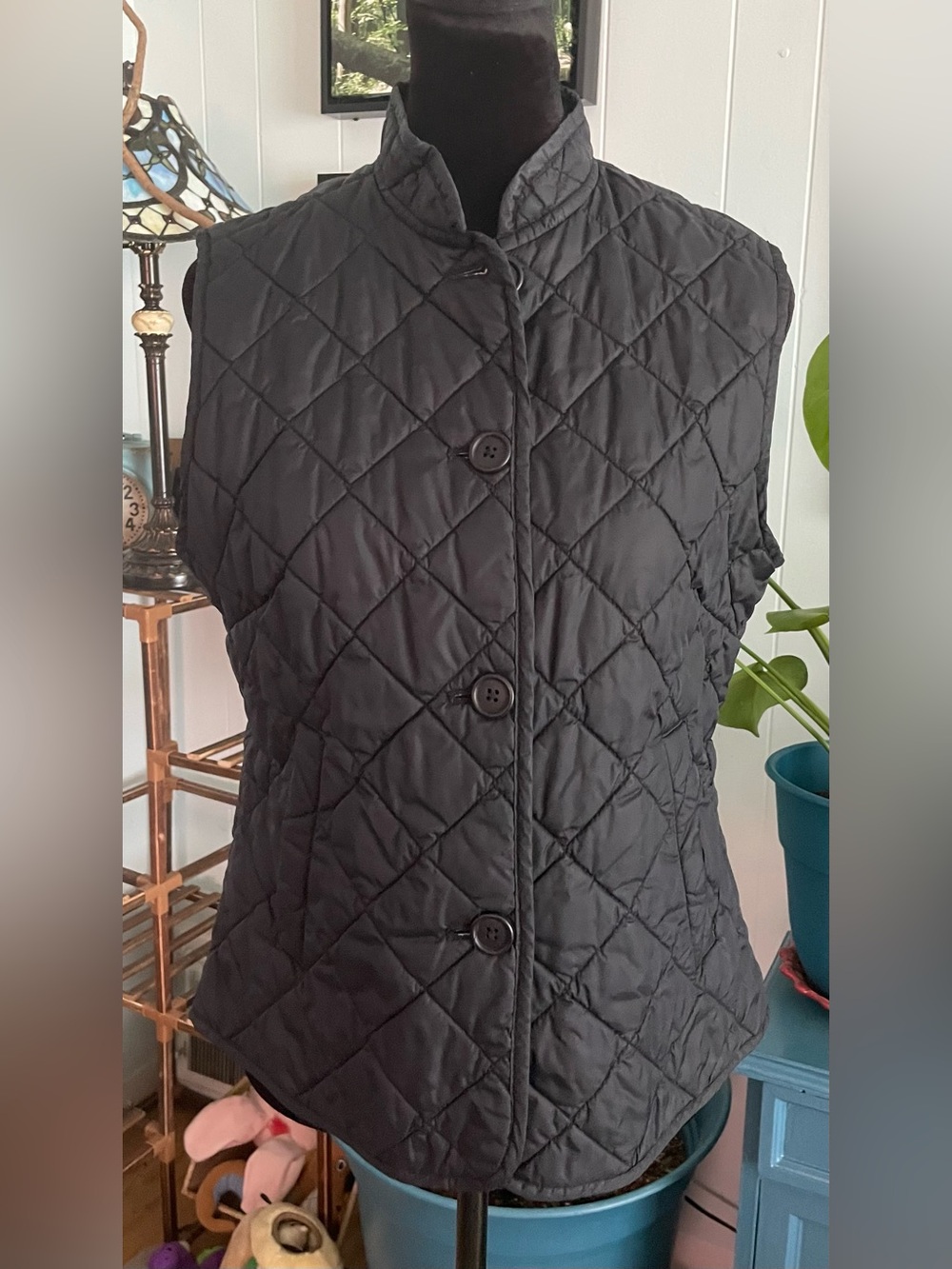 Gap Blk Diamond Quilted Vest Sz S.  Perfect condition! Adjustable waist pockets